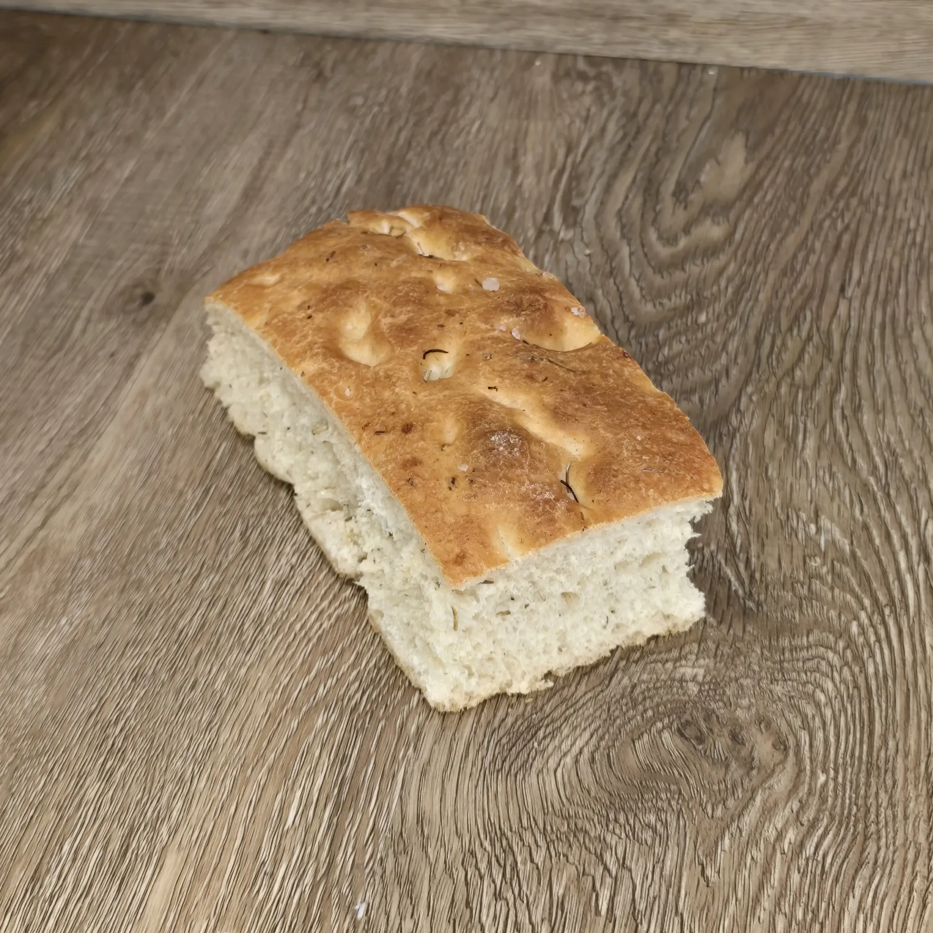 Focaccia en placa romero